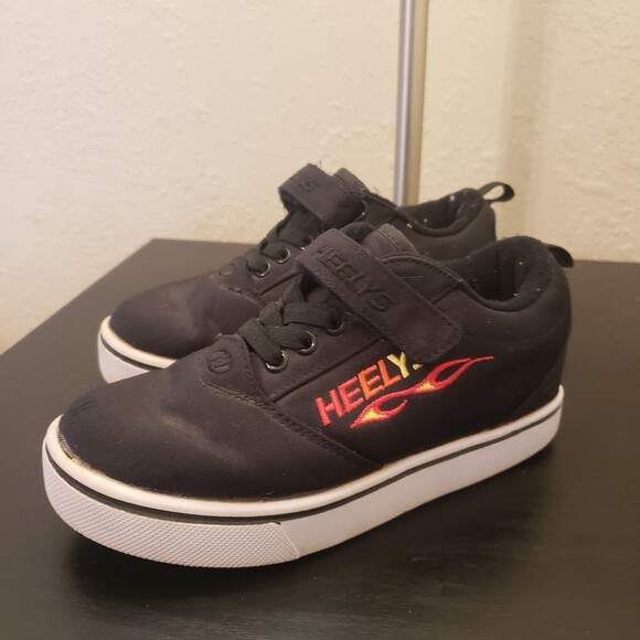 Heelys Kids Pro 20x2 Black, Red, Yellow Flame Size 1, No Rollers - Picture 1 of 8
